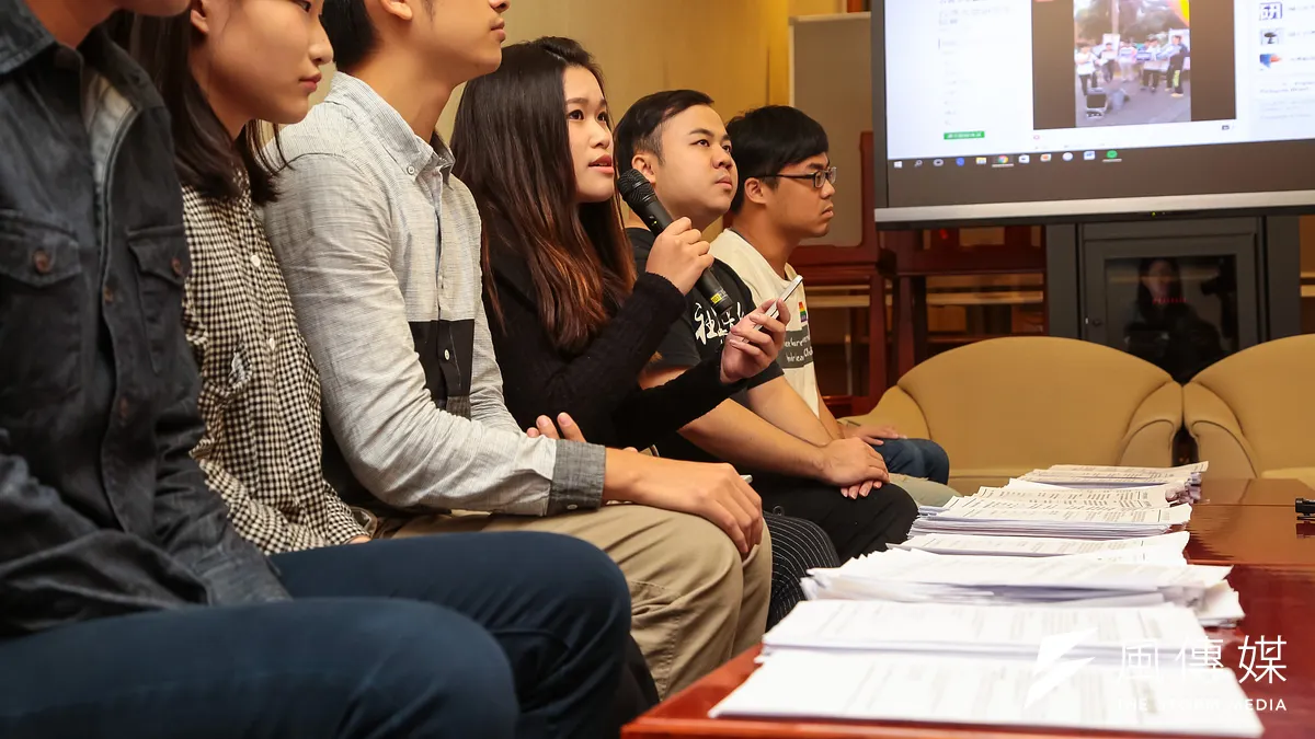 學生促進婚姻平權聯盟,23日於立院召開「十萬青年十萬票,婚姻平權別跳票」記者會。(顏麟宇攝)