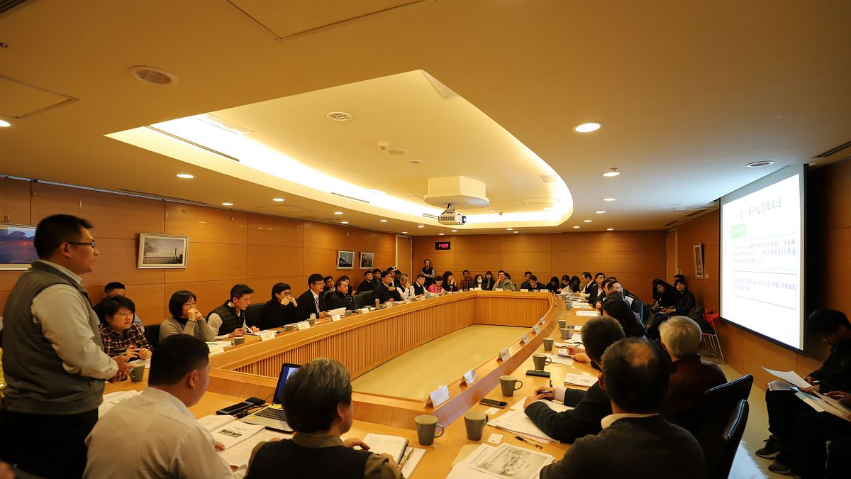 新北市(108)年第1次高關懷青少年通報中心會議於今(26)日召開,市長侯友宜親自主持指示各局處「掌握對象、篩選通報及關懷處遇」,思考更積極的作為,共同為打造友善校園環境與安心家園而努力。 (圖/新北市教育局提供) 新北市(108)年第1次高關懷青少年通報中心會議於今(26)日召開,市長侯友宜親自主持指示各局處「掌握對象、篩選通報及關懷處遇」,思考更積極的作為,共同為打造友善校園環境與安心家園而努力。 (圖/新北市教育局提供)