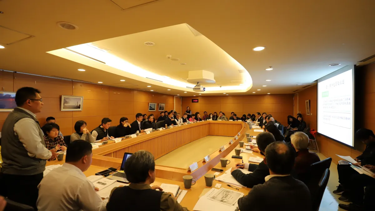 新北市(108)年第1次高關懷青少年通報中心會議於今(26)日召開,市長侯友宜親自主持指示各局處「掌握對象、篩選通報及關懷處遇」,思考更積極的作為,共同為打造友善校園環境與安心家園而努力。 (圖/新北市教育局提供)