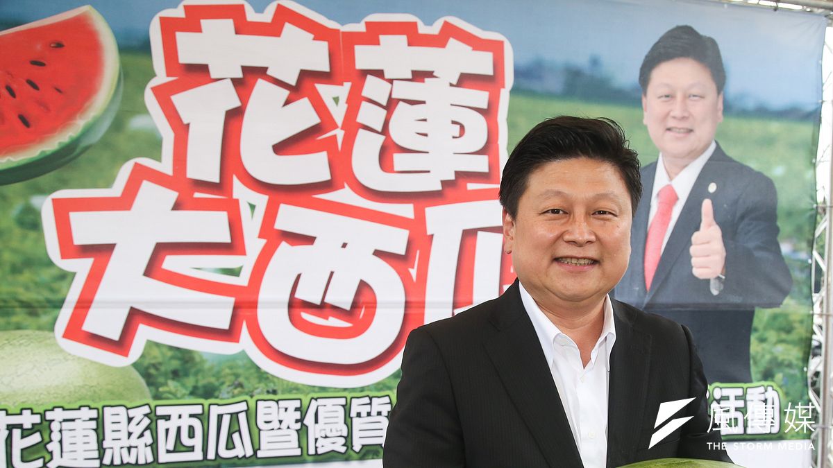 外傳送大西瓜與花蓮縣長傅崐萁想參選台北市長有關,傅崐萁妻子徐榛蔚則稱「服務一刻不能忘」,強調三節送禮行之有年,無關選舉,只是今年被放大檢視。(資料照,陳明仁攝) 外傳送大西瓜與花蓮縣長傅崐萁想參選台北市長有關,傅崐萁妻子徐榛蔚則稱「服務一刻不能忘」,強調三節送禮行之有年,無關選舉,只是今年被放大檢視。(資料照,陳明仁攝)