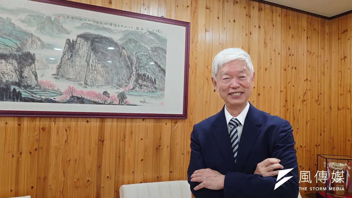中央大學臺灣經濟發展研究中心研究員梁啟源提醒,如果預測是只以用一年或半年傳產的負成長,來修正對未來10年的長期需求預測,這顯然不合理。(馮建棨攝)