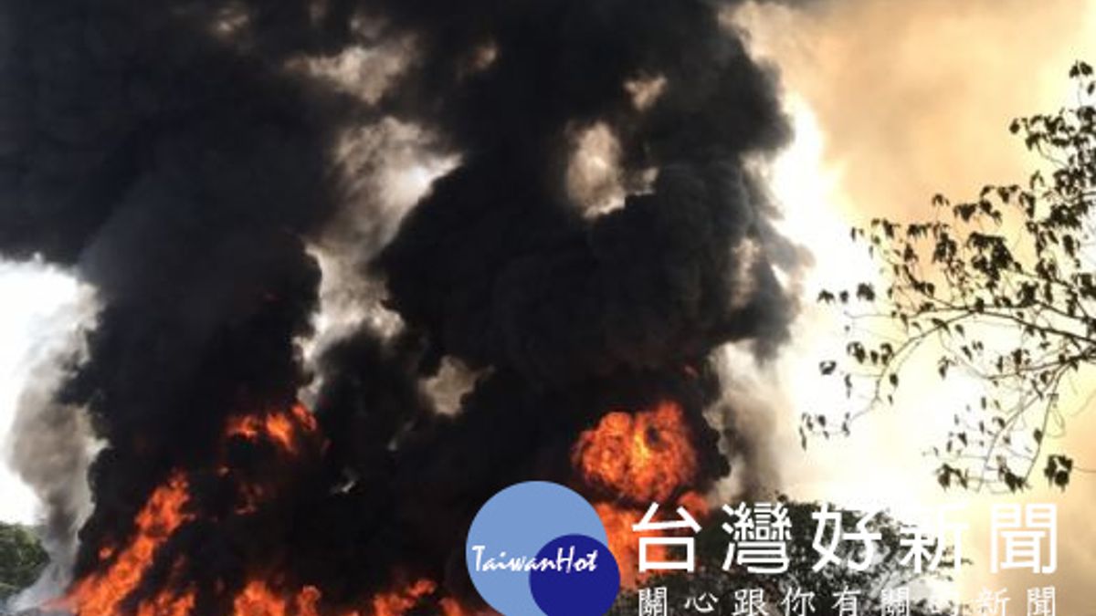 中壢垃圾掩埋場大火 全力灌救將火勢控制 中壢垃圾掩埋場大火 全力灌救將火勢控制