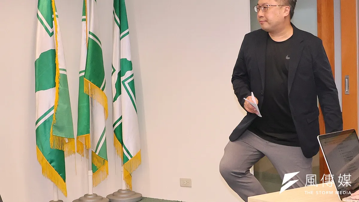 針對遭爆喝花酒,民進黨發言人張志豪(見圖)14日召開記者會反駁。(柯承惠攝) 針對遭爆喝花酒,民進黨發言人張志豪(見圖)14日召開記者會反駁。(柯承惠攝)