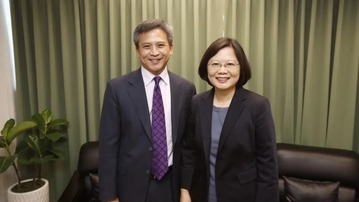 民進黨主席蔡英文3日與新任AIT處長梅健華會面,蔡英文表示,未來民進黨將持續與美國維持緊密的溝通,共同推動台美經貿及安全在內的整體關係。 (民進黨提供)
