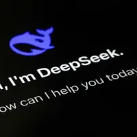 中国の新しい生成AIシステム「DeepSeek」が突如として登場し、米国株式市場の関連産業が急落した。(AP通信) 中国の新しい生成AIシステム「DeepSeek」が突如として登場し、米国株式市場の関連産業が急落した。(AP通信)