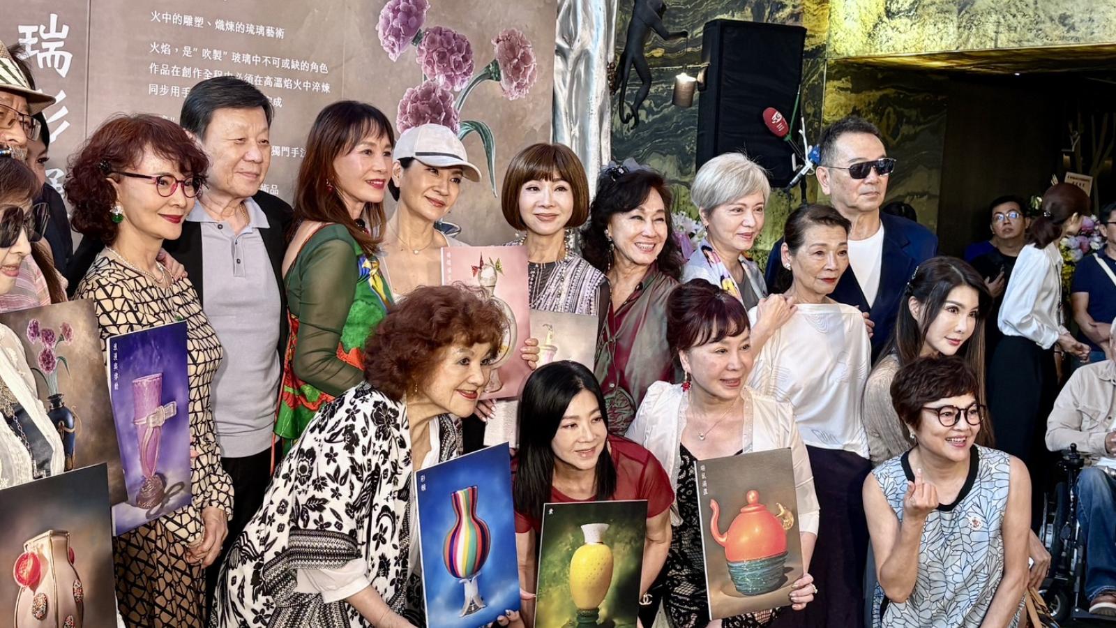 把歲月吹進琉璃深處 周丹薇瑞彩凝光古焰鎏璃展以一場烈焰淬鍊寫下生命轉身與溫柔重生