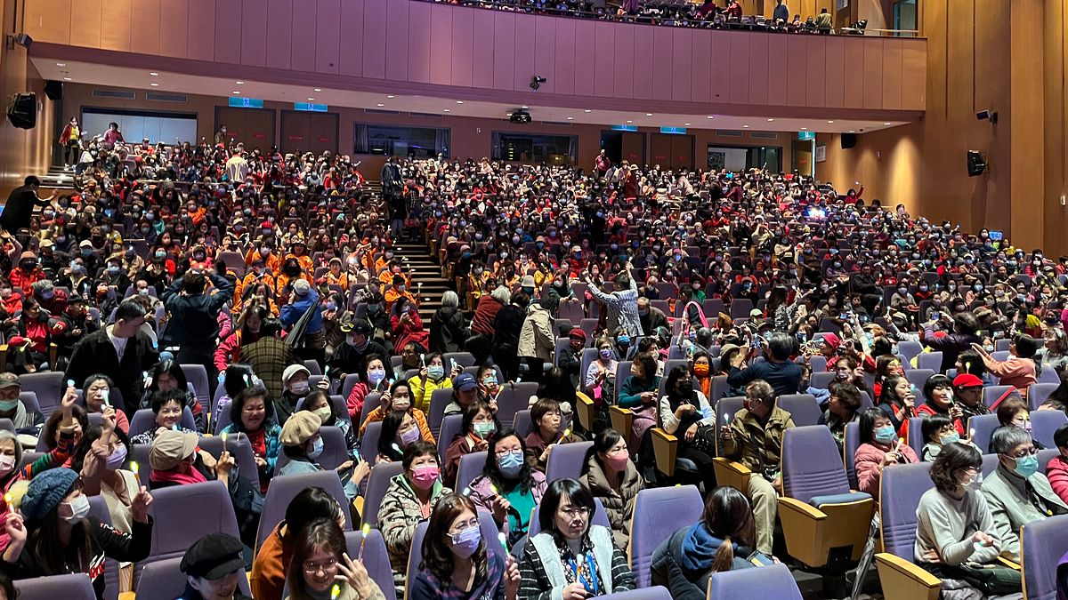 公益演唱會邀請千名社福、文化、衛生、教育、環保等類志工參與。(圖/新北市文化局提供) 公益演唱會邀請千名社福、文化、衛生、教育、環保等類志工參與。(圖/新北市文化局提供)