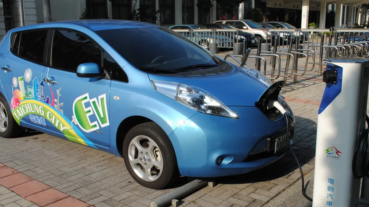 改善空汙 中市廣設電動車充電站並提「四免優惠」 改善空汙 中市廣設電動車充電站並提「四免優惠」