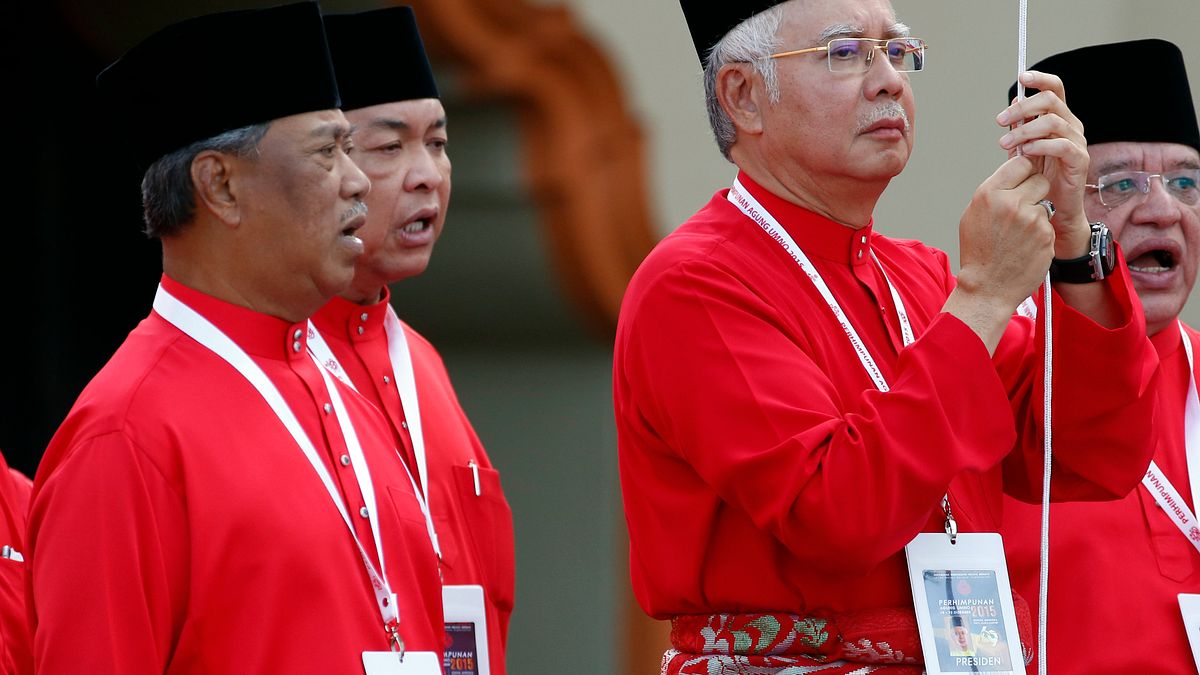 這是納吉布(右二)自2009年上台以來遇到的最嚴重政治危機 這是納吉布(右二)自2009年上台以來遇到的最嚴重政治危機