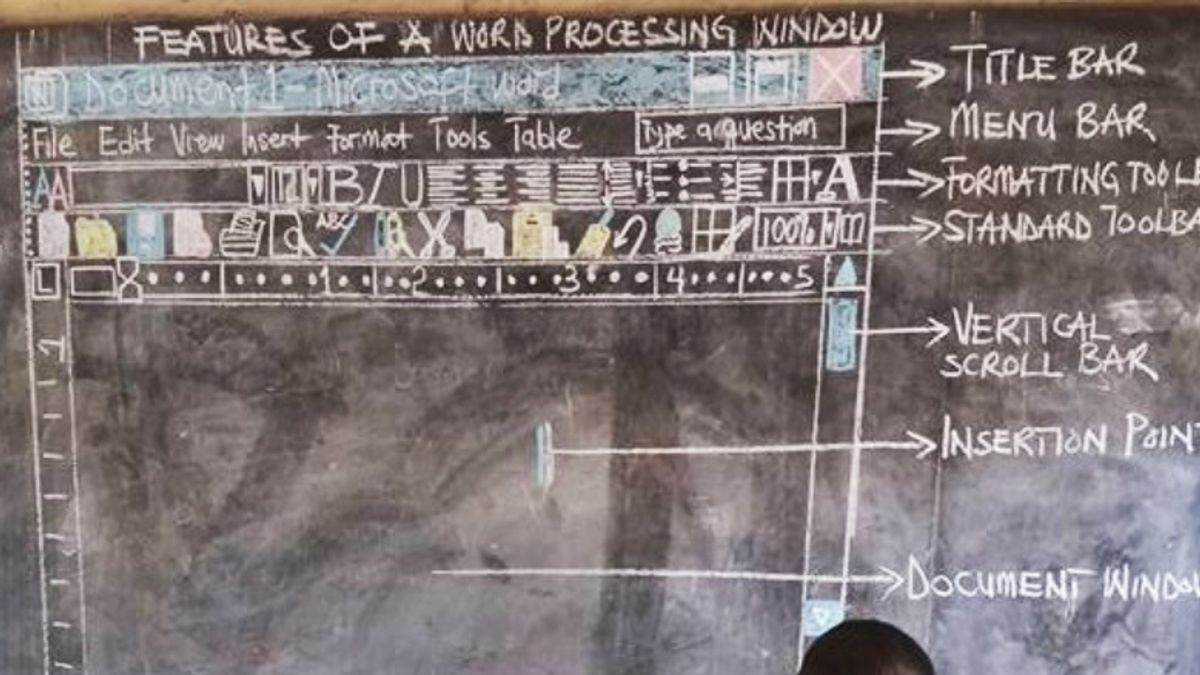 儘管非洲缺乏電腦軟硬體設備,一位熱血的年輕教師仍不放棄,決定利用黑板「紙上談兵」。(圖/數位時代提供) 儘管非洲缺乏電腦軟硬體設備,一位熱血的年輕教師仍不放棄,決定利用黑板「紙上談兵」。(圖/數位時代提供)