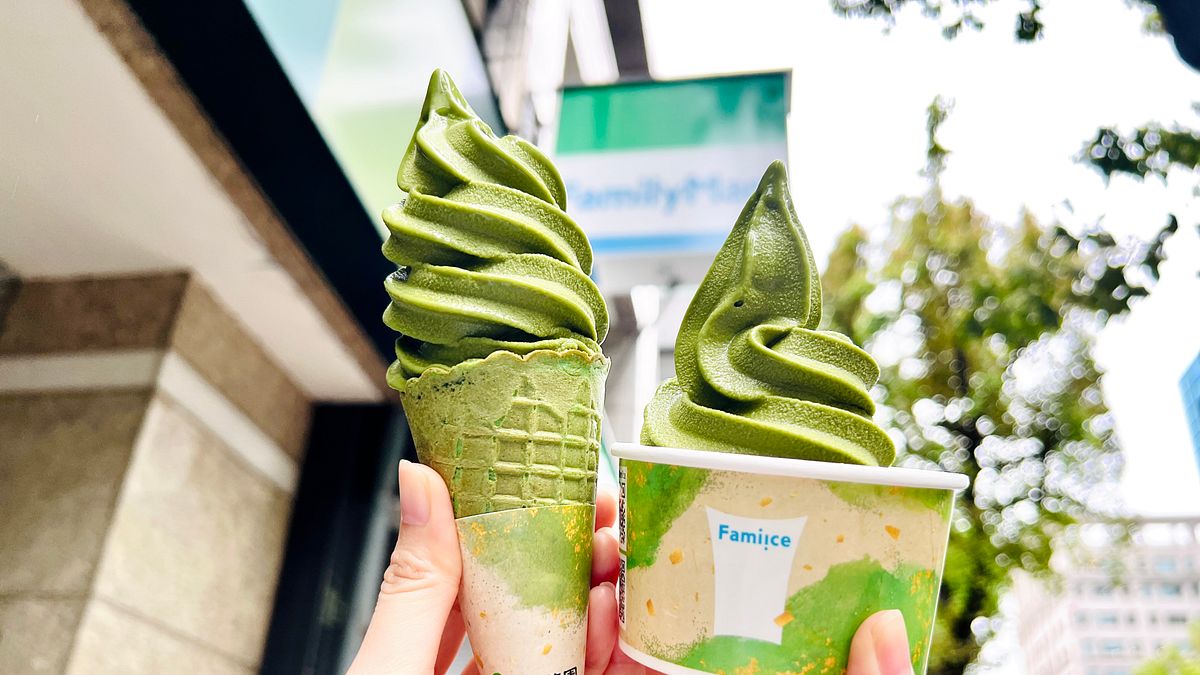 Fami!ce「伊藤園抹茶霜淇淋」,採用100%日本直輸鹿兒島抹茶入料,本周買一送一。(圖/全家便利商店提供) Fami!ce「伊藤園抹茶霜淇淋」,採用100%日本直輸鹿兒島抹茶入料,本周買一送一。(圖/全家便利商店提供)