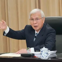 台湾中銀内部では、金利、マネーサプライ、不動産信用規制、為替管理などの側面から、台湾の金融政策の波及メカニズムと政策効果を全面的に検証している。写真は台湾中銀総裁の楊金龍氏。(資料写真:蔡親傑撮影) 台湾中銀内部では、金利、マネーサプライ、不動産信用規制、為替管理などの側面から、台湾の金融政策の波及メカニズムと政策効果を全面的に検証している。写真は台湾中銀総裁の楊金龍氏。(資料写真:蔡親傑撮影)