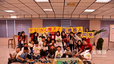 高雄港務分公司1月25日舉辦「Fun心學AI─與機器人同樂」活動。(圖/徐炳文攝)