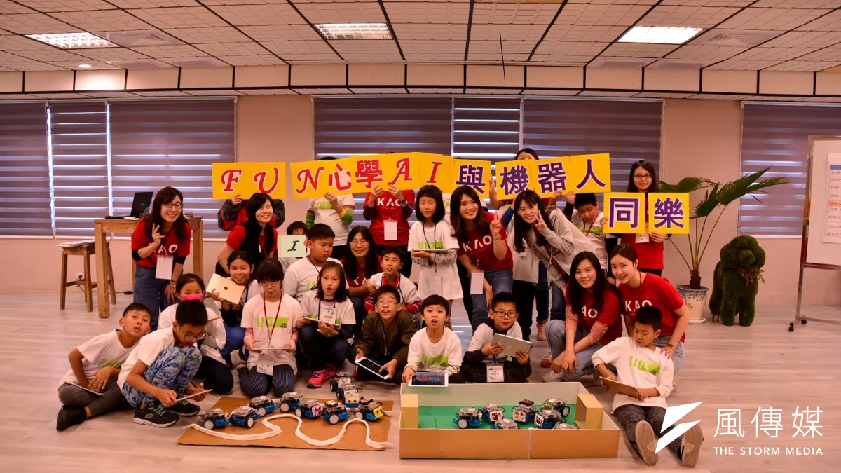 高雄港務分公司1月25日舉辦「Fun心學AI─與機器人同樂」活動。(圖/徐炳文攝)
