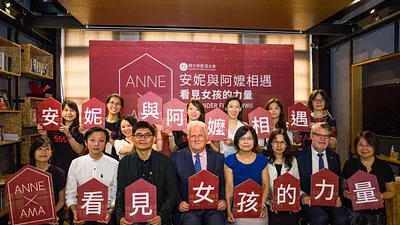 荷蘭「安妮之家」首度來台,與婦女救援基金會的「阿嬤家-和平與女性人權館」跨國合作推出「安妮與阿嬤相遇-看見女孩的力量」特展,今(6)日舉行開展記者會。(婦援會提供)