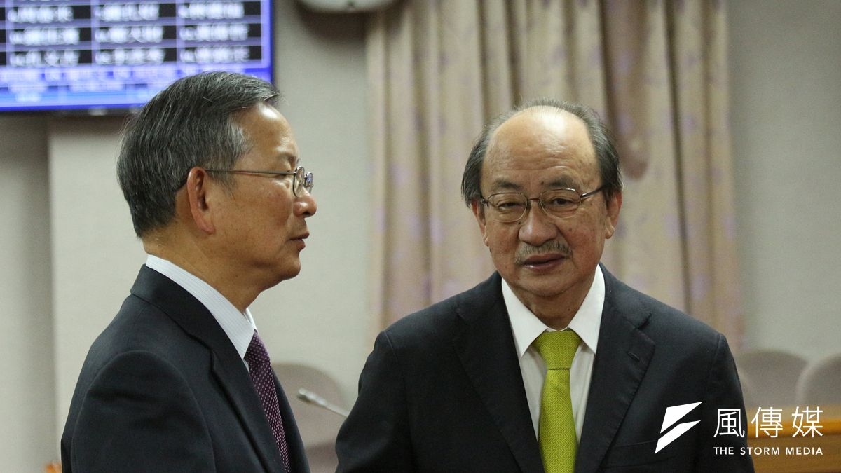 立院民進黨團總召柯建銘(右)14日批評,國民黨為了個案踢館司法院,根本是幫派行為。(陳韡誌攝) 立院民進黨團總召柯建銘(右)14日批評,國民黨為了個案踢館司法院,根本是幫派行為。(陳韡誌攝)