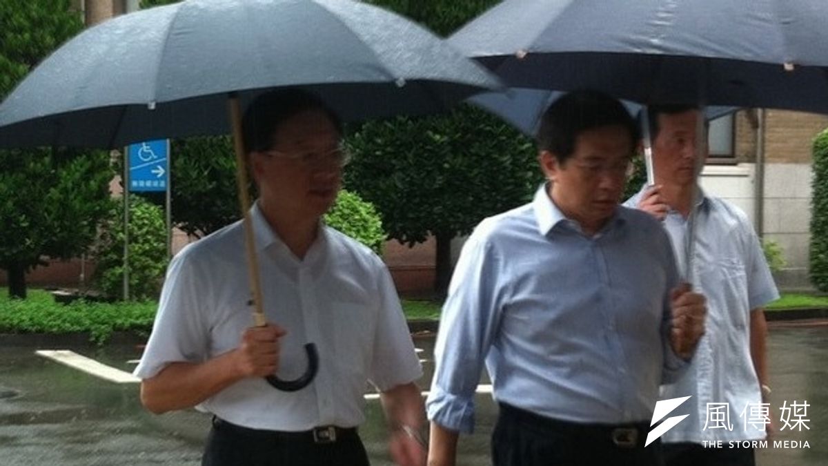 行政院長江宜樺和國發會主委管中閔連袂出席經貿國是會議第三次顧問會議,為爭取綠營與會,江揆將親自拜訪民進黨主席蔡英文與台聯主席黃昆輝。(何孟奎攝) 行政院長江宜樺和國發會主委管中閔連袂出席經貿國是會議第三次顧問會議,為爭取綠營與會,江揆將親自拜訪民進黨主席蔡英文與台聯主席黃昆輝。(何孟奎攝)