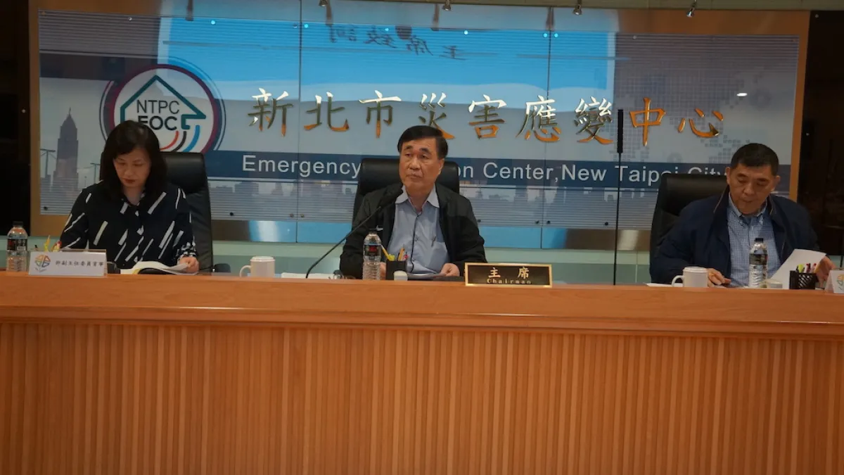 新北市核安監督委員會主任委員李四川(中)於107年第一次會議中公開聲明,強調核二廠2號機機組老舊,停機逾600天,要求核安不容許風險、安全第一。 (圖/新北市政府提供)