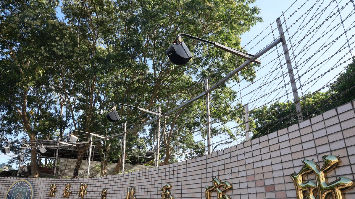 民眾黨主席柯文哲5日因京華城案被裁定羈押禁見,妻子陳佩琪6日上午前往台北看守所送物資,律師李菁琪則提醒應準備1樣物品,並購買2樣物資。(資料照,柯承惠攝) 民眾黨主席柯文哲5日因京華城案被裁定羈押禁見,妻子陳佩琪6日上午前往台北看守所送物資,律師李菁琪則提醒應準備1樣物品,並購買2樣物資。(資料照,柯承惠攝)