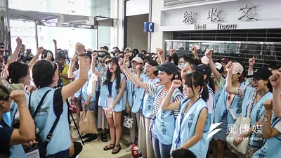 作者認為,空服員的重要性沒有重要到影響幾十萬人出門的權利,班機被取消,旅客有形無形的損害超過想像,都是食物惹的禍。(陳品佑攝)