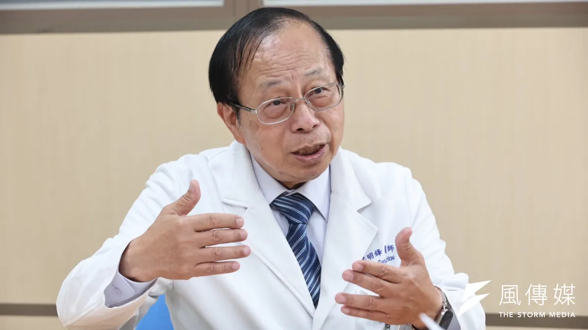 高醫乳房外科教授侯明鋒強調,對部分早期HER2乳癌患者而言,治療不再只是「先開刀、再用藥」,而是可以考慮「先用藥、再手術」的前導性治療。(圖/徐炳文攝)