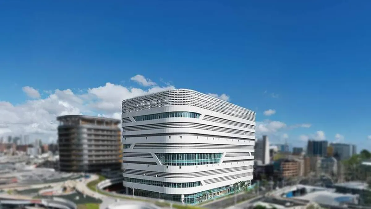 高雄車站環球購物中心由Global Mall取得經營權,規劃設於地下化車站上方,地上10層、商場面積約1.6萬坪,預計引進150至160個品牌。(示意圖/環球購物中心提供)