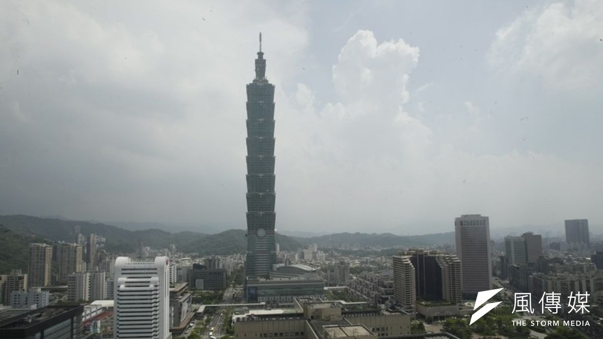 伊斯蘭國(IS)日前在官方Twitter帳號之一發佈一張台北101慘遭攻擊的畫面,行政院雖然半信半疑,但仍請國防部、國安會等單位注意。(資料照片,吳逸驊攝) 伊斯蘭國(IS)日前在官方Twitter帳號之一發佈一張台北101慘遭攻擊的畫面,行政院雖然半信半疑,但仍請國防部、國安會等單位注意。(資料照片,吳逸驊攝)