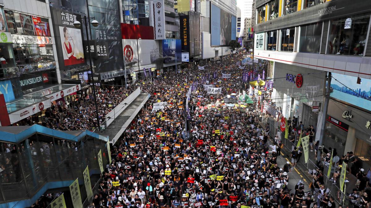兩代人的「七一」如此不同,香港還有希望嗎?DW專訪港青:在窒息的政治空氣中保持民間活力