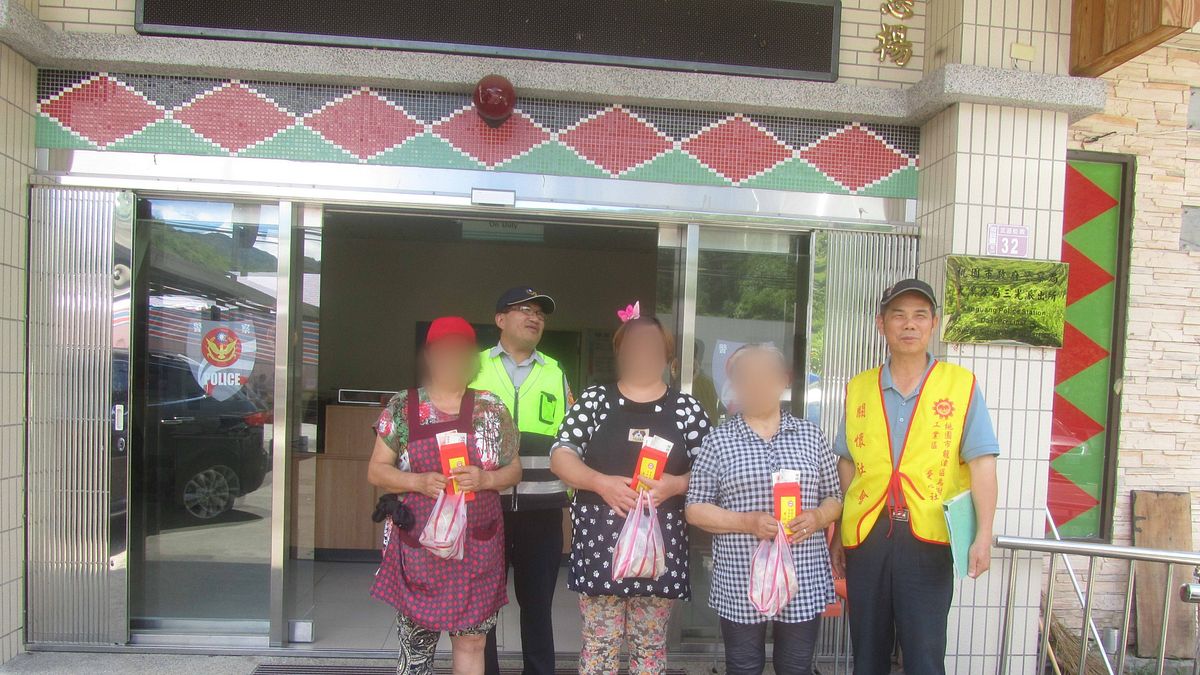 大溪警結合愛心社工 助弱勢提前歡度端午 大溪警結合愛心社工 助弱勢提前歡度端午