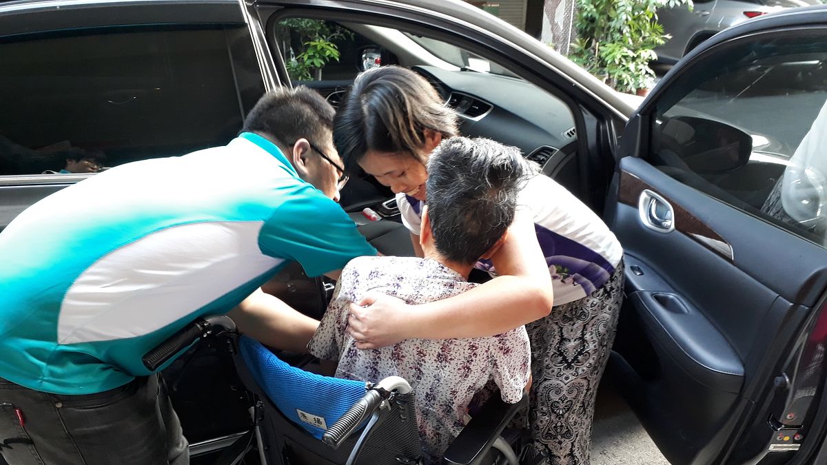 讓被照護人獲得更完善的照顧,台中市府勞工局推動外籍移工到宅指導服務業務。(圖/臺中市政府提供) 讓被照護人獲得更完善的照顧,台中市府勞工局推動外籍移工到宅指導服務業務。(圖/臺中市政府提供)