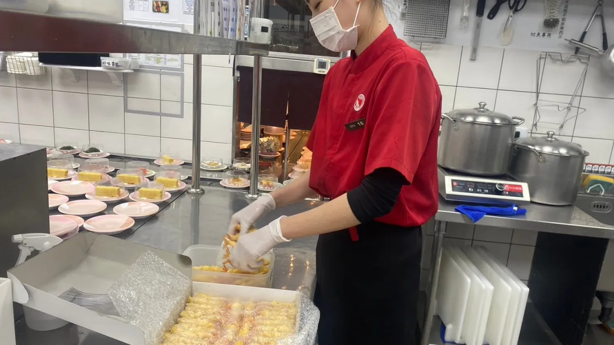 鄭金鳳從小對餐飲有興趣,加入「青年就業領航計畫」讓她提早確立未來職涯方向。(圖/勞動力發展署雲嘉南分署提供)