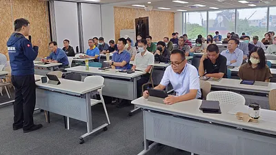 工務局局長楊欽富期勉同仁共同建構淨零時代的綠色競爭力。(圖/高市工務局提供)