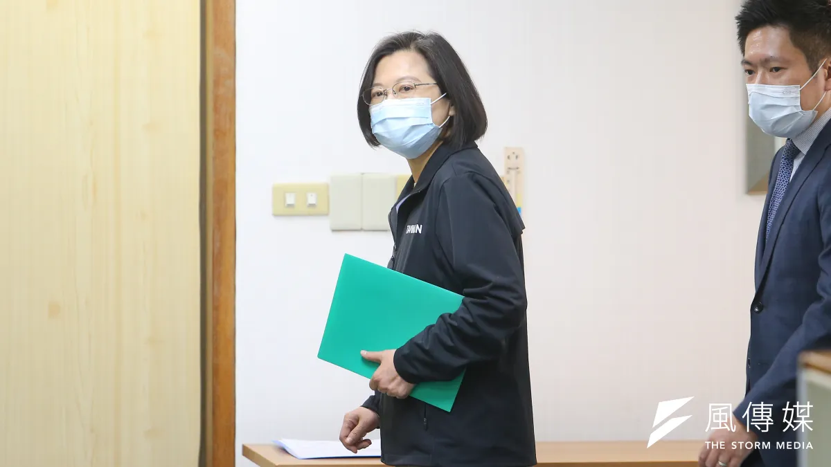 總統蔡英文20日出席民進黨中常會表態要支持高雄市議員黃捷,資深媒體人黃暐瀚認為民進黨怕的是「骨牌效應」。(資料照,顏麟宇攝)