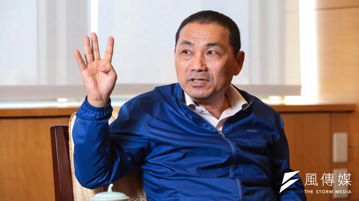 新北市長侯友宜接受《風傳媒》專訪時直言:「什麼反核?有電用卡重要!」侯友宜也霸氣說,「(核一廠乾式貯存槽的水保發照卡關)不要推給朱市長,是我幹的!兇手是我!」(顏麟宇攝)