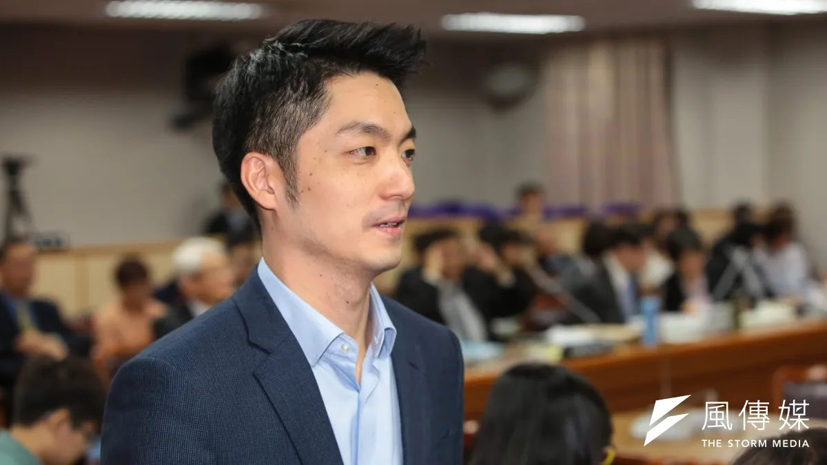 國民黨立委蔣萬安(見圖)、名嘴黃光芹(左起)等人日前遭網友留言恐嚇。警方調查後研判上網位置幾乎都在中國大陸。(資料照,顏麟宇攝)