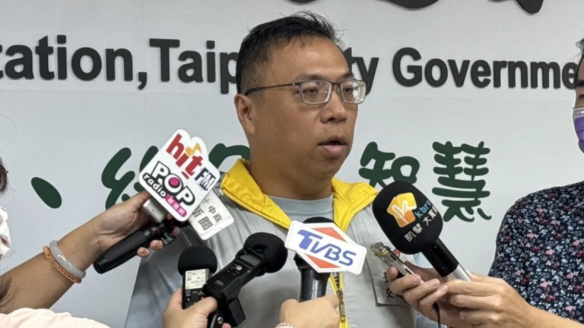 台北市明起擴大開放全市約6.3萬格路邊收費機車格供大型重機停放,可斜停2格。(中央社)