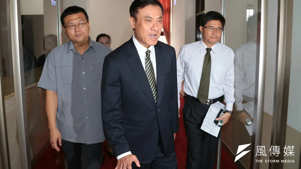 立法院會1日因《勞基法》修法爭議陷入焦土,一早蘇嘉全召集各黨團協商,但國民黨團在協商前,於院會將民進黨團及時代力量黨團的報告事項,全數退回程序委員會。(顏麟宇攝)