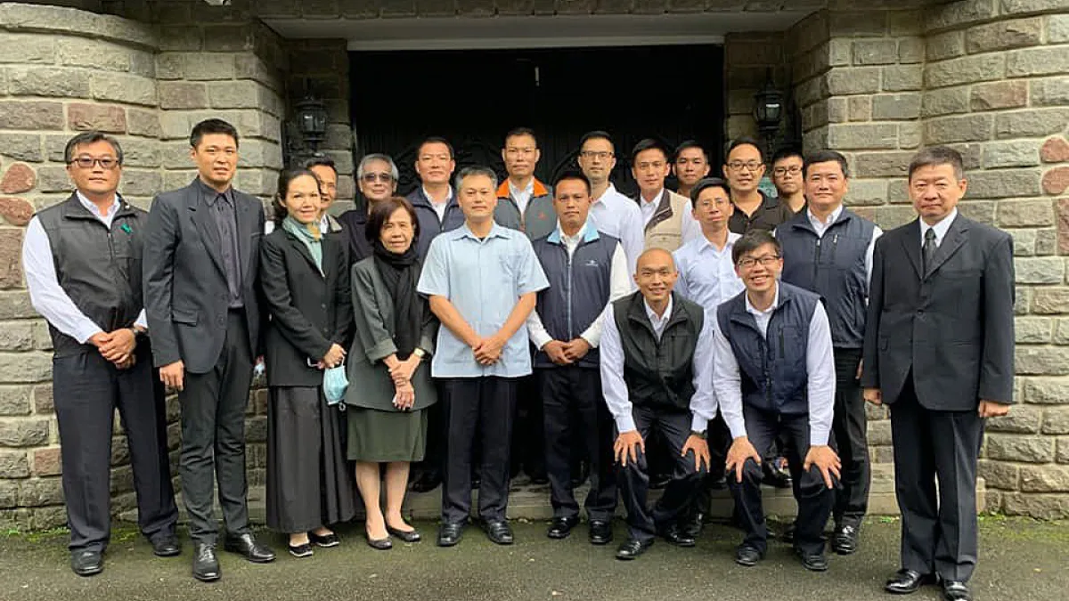 大安警衛室成員為向李故總統致哀,前往翠山莊集合。(翻攝自李坤儀臉書)