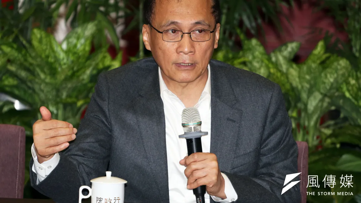 行政院27日下午舉行年終媒體茶敘,林全面對記者提問侃侃而談。(蘇仲泓攝)