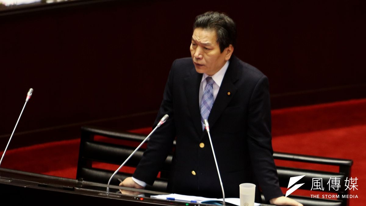 親民黨立委李鴻鈞質詢(陳明仁攝) 親民黨立委李鴻鈞質詢(陳明仁攝)