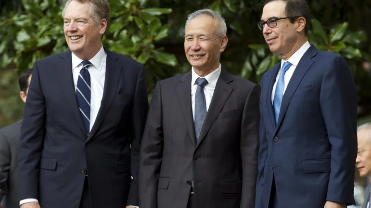 中美貿易談判美方代表萊特希澤、中國代表劉鶴與美國財長馬努欽10月12日在華盛頓會面。(AP)