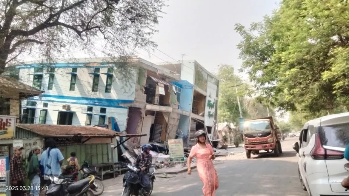 緬甸多處建築物被震倒。(圖/翻攝自FB/Mandalay Free Press - MFP)