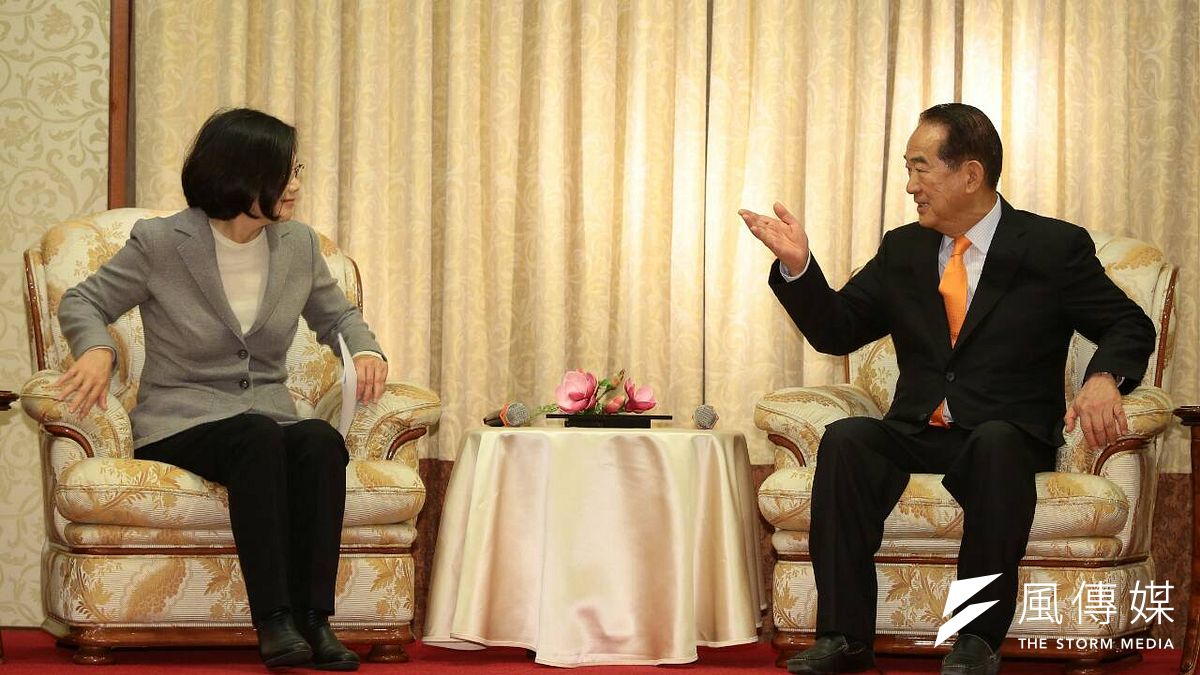 總統當選人蔡英文今早與親民黨黨主席宋楚瑜會面。(顏麟宇攝) 總統當選人蔡英文今早與親民黨黨主席宋楚瑜會面。(顏麟宇攝)