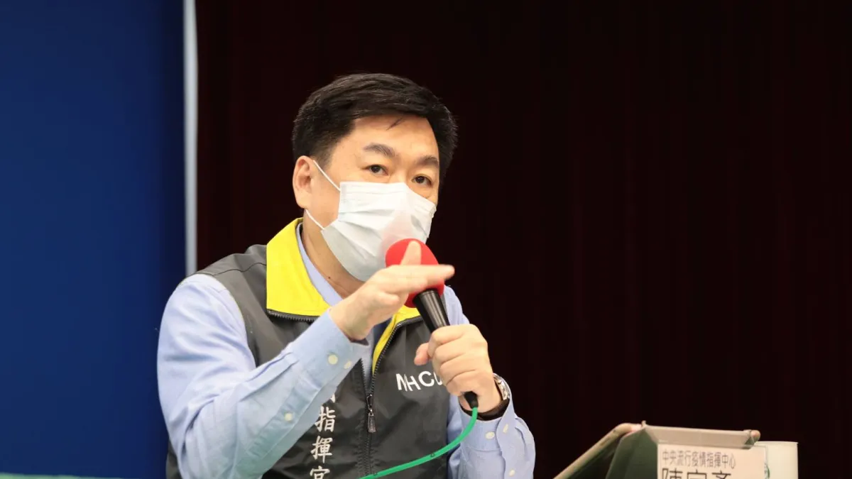 中央流行疫情中心副指揮官陳宗彥(見圖)今(10)日宣布,即日起著名觀光景點、國家公園、遊樂區及夜市、寺廟等人潮密集公共場域實施人流管制措施。(資料照,指揮中心提供)