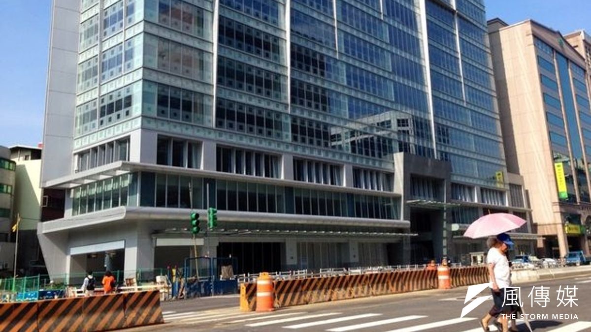 連勝文競選總部的大樓房東正是連住宅帝寶起造人宏盛建設老闆林堉璘,林與連家交好。(羅暐智攝) 連勝文競選總部的大樓房東正是連住宅帝寶起造人宏盛建設老闆林堉璘,林與連家交好。(羅暐智攝)