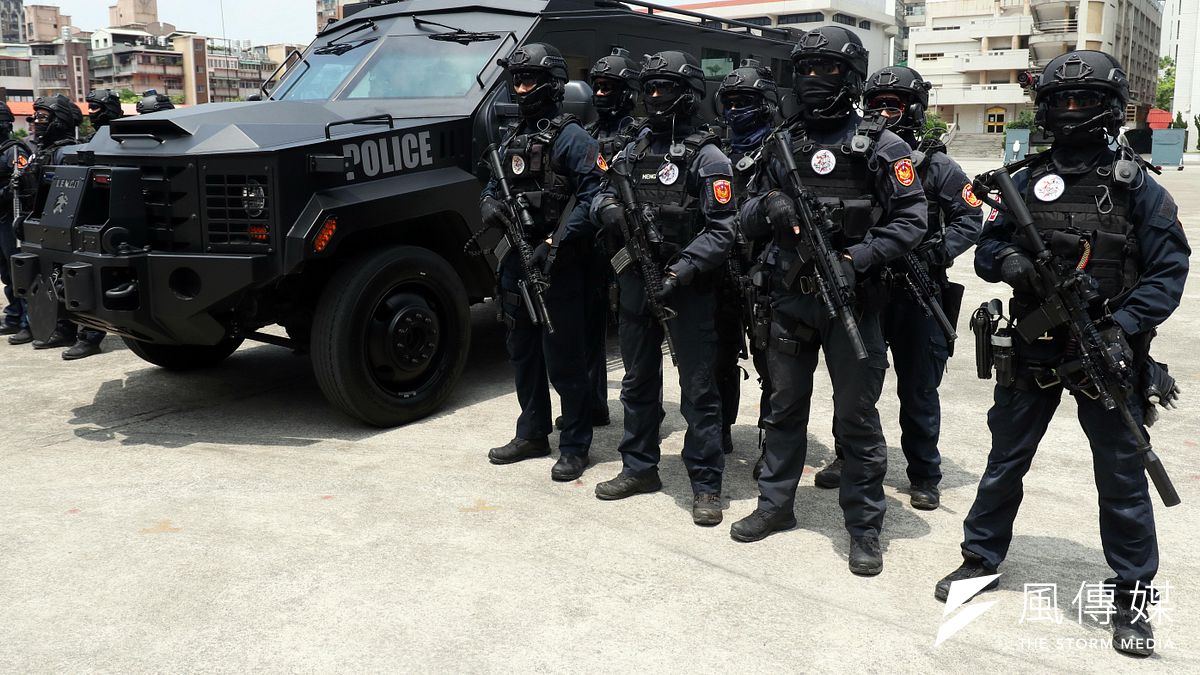 警政署保一總隊購入Lenco Bearcat G2輪式裝甲車,未來該車將由警方頂尖反恐部隊「維安特勤隊」(NPASOG)使用,執行包括反恐、反脅持、重大暴力事件等應處。(蘇仲泓攝) 警政署保一總隊購入Lenco Bearcat G2輪式裝甲車,未來該車將由警方頂尖反恐部隊「維安特勤隊」(NPASOG)使用,執行包括反恐、反脅持、重大暴力事件等應處。(蘇仲泓攝)