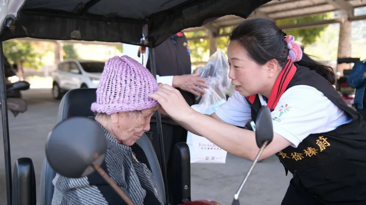 花蓮縣長徐榛蔚為照顧長者,自116年起調高對長者的補助措施。(圖/花蓮縣政府提供)