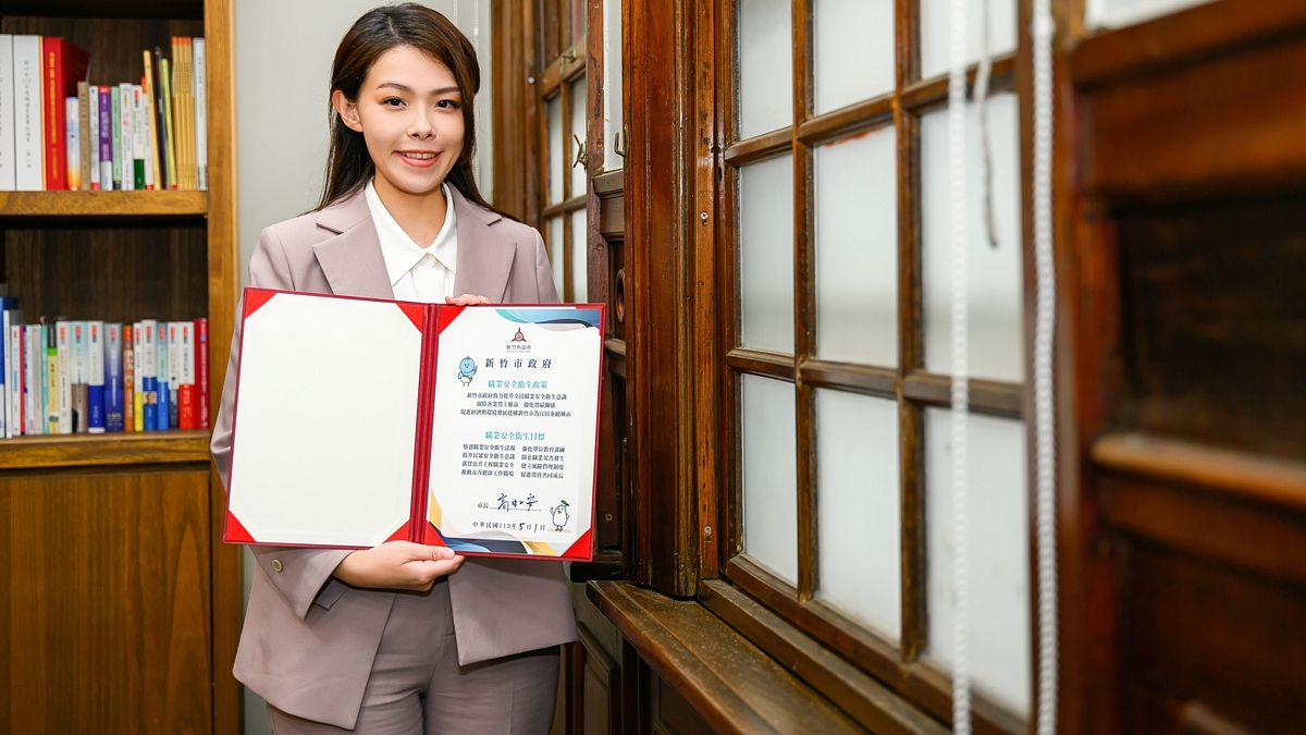 新竹市長高虹安51簽署職安宣言,全力打造竹市零職災職場環境。(圖/新竹市政府提供) 新竹市長高虹安51簽署職安宣言,全力打造竹市零職災職場環境。(圖/新竹市政府提供)