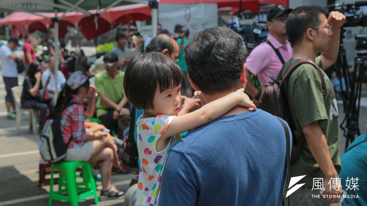 8月1日,反課綱學生佔領教育部廣場第二天。(余志偉攝) 8月1日,反課綱學生佔領教育部廣場第二天。(余志偉攝)