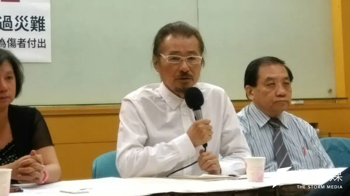 施明德今天下午為八仙塵爆事件,召開「信任才能一起走過災難」記者會。(周怡孜攝)